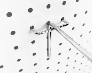 фото Крючок на перфорацию одинарный L=350мм d=4,8мм, шаг 50мм, хром