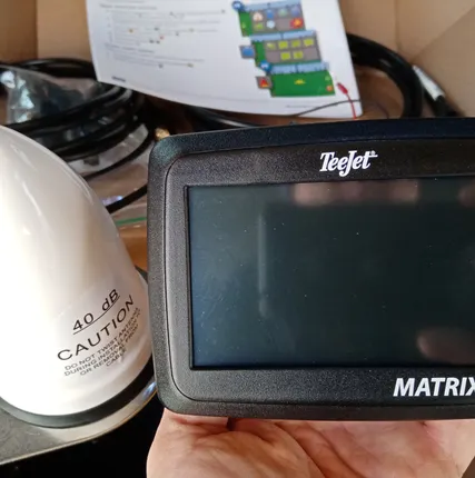 Фото №1 Курсоуказатель Matrix 430 с усиленной антенной RXA-40 - курсоуказатель параллельного вождения - агронавигатор GPS ГЛОНАСС