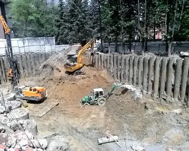 фото Экскаватор с гидромолотом