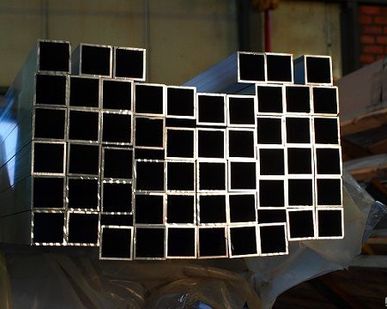 фото Бокс алюминиевый АД31Т5 40*40*2 длина 6м