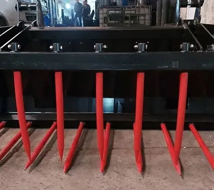 Фото №0 Вилы быстросъемные для сена на фронтальный погрузчик Робокоп-1.8 (с г/ц)