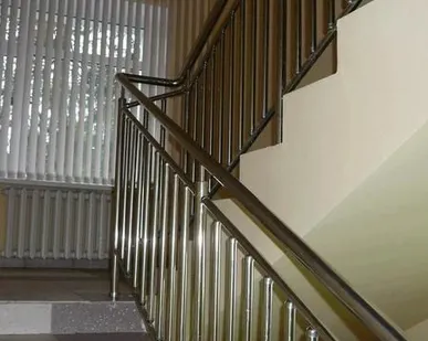 фото Перила для школьных и дошкольных учереждений