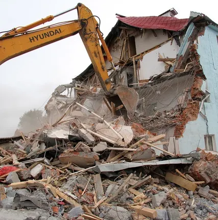 Фото №2 Демонтаж зданий, сараев, гаражей, полов, стен