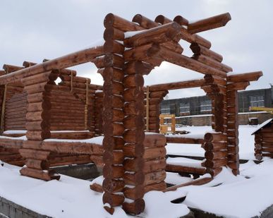 фото Беседка  из бревна для загородного дома