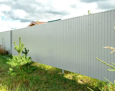 фото Забор из профнастила Стальной Шёлк