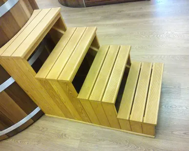 фото Лестница для купели, из лиственницы