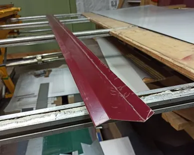 фото Отлив 50 мм RAL3005