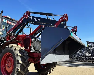 фото Фронтальный погрузчик Metal-Fach Т-220 «Носорог» для тракторов МТЗ в том числе с балочным мостом