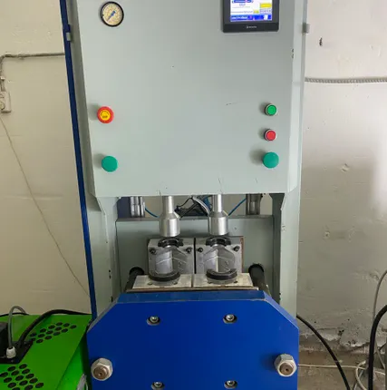 Фото №3 Полуавтомат выдува ПЭТ-тары «ПВ-800» Комплект под ключ