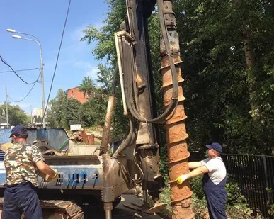 фото Буровая установка Беркут на гусеничном ходу.