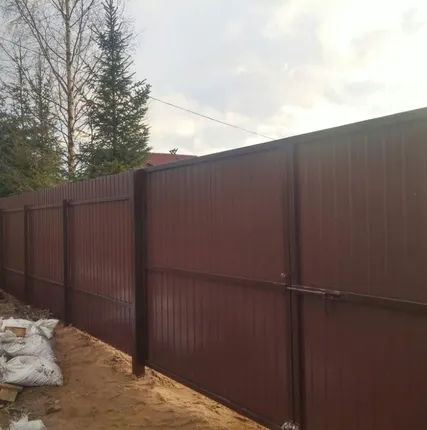 Фото №0 СТРОИТЕЛЬСТВО ЗАБОРА ИЗ ПРОФНАСТИЛА ПОД КЛЮЧ