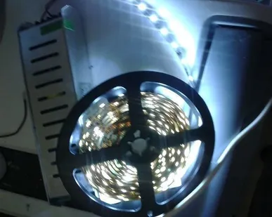 фото Подсветка светодиодной лентой 14,4Вт IP20