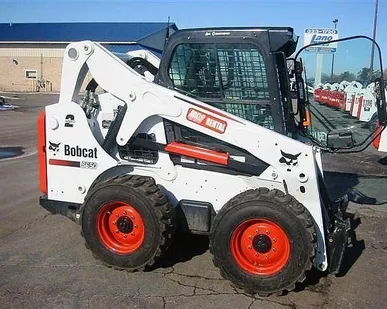 фото Аренда мини-погрузчика BOBCAT S650H в Ломоносовском районе