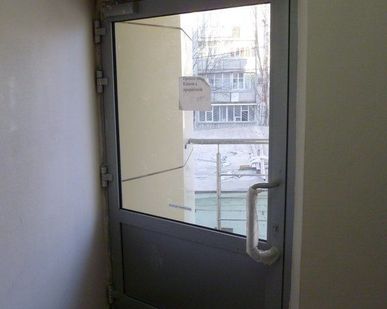 фото Противопожарная алюминиевая дверь EIW-45