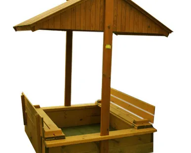 фото Песочница деревянная с крышей