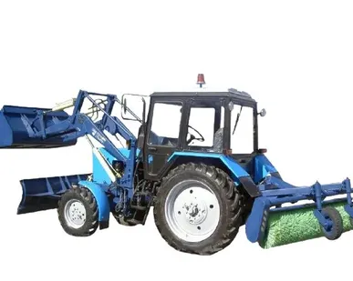 фото Трактор МТЗ 82.1 — с щеткой