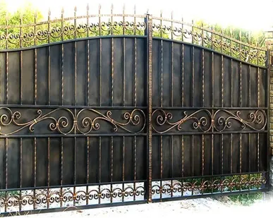 фото Ворота кованые и калитка