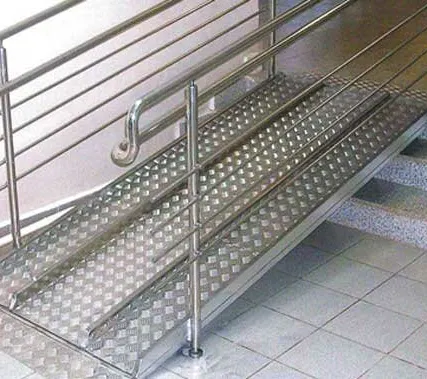 Фото №0 Пандусы из нержавеющей стали для инвалидов