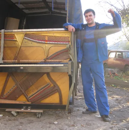 Фото №0 Перевозка пианино и роялей в Батайске с грузчиками недорого.