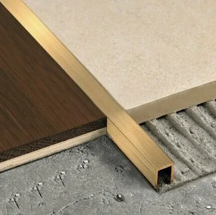 Фото №0 П-профиль декоративный бордюрный профиль из полированной латуни 10х10х10, длина 180 см, 1 штука