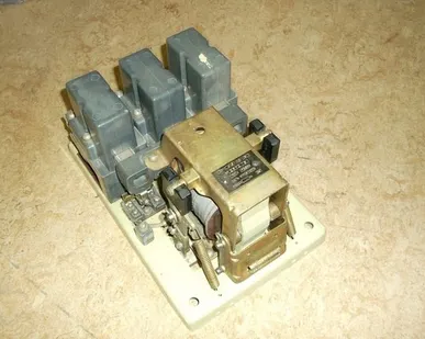 фото Контактор КМ2712-18