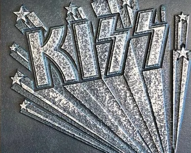 фото Чугунная плитка "Kiss"