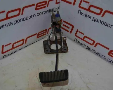 фото Педаль тормоза на Toyota Celsior