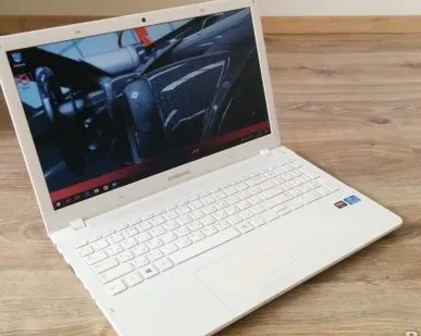 фото Ноутбук SAMSUNG NP300V