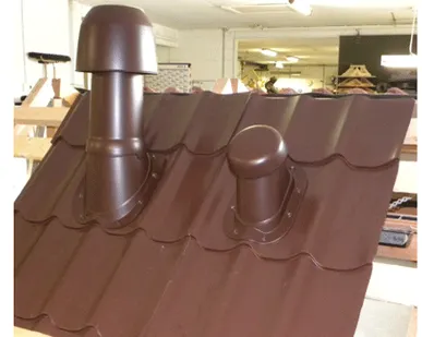 фото Выход вытяжки МП MAXI Ø110-125/500 с проходным элементом на металлочерепицу, профнастил МП-20; С-21