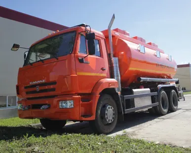 фото Автотопливозаправщик 465175 на шасси КАМАЗ-65115 (17 м3, 3 отс.)