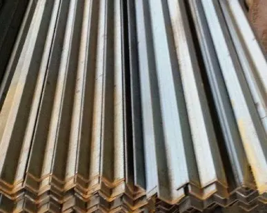 фото Уголок равносторонний 30х30 х4 ст.3СП5 L 6, 9 м