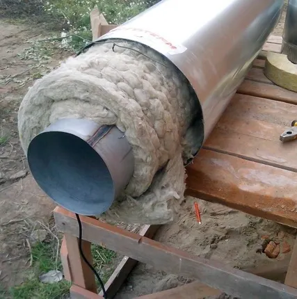 Фото №0 Монтаж утеплителя на трубу