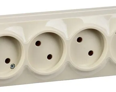 фото Розетка 4-м ОП GLORY РС24-2-ХК 10А без заземл. крем. IEK ERH40-K33-10