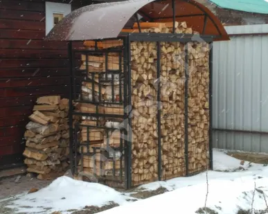 фото Красивая дровница 