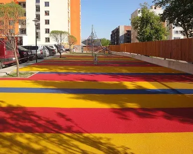 фото Травмобезопасное бесшовное покрытие из резиновой крошки