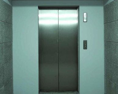фото Шлифовка и полировка дверей лифтовой кабины
