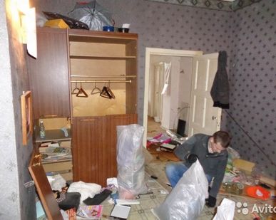 фото Вывезти старую мебель из квартиры на свалку. Вывоз старой мебели из квартиры с грузчиками.