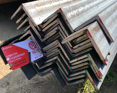 фото Угол металлический