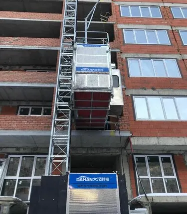 Фото №0 Строительный подъемник DAHAN SC200 на высоту 100,5 м (однокабинный)