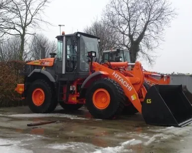 фото Аренда фронтального погрузчика Hitachi ZW180