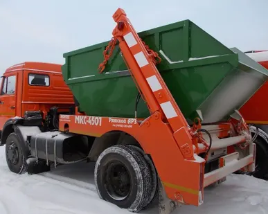 фото Вывоз мусора контейнером 8 кубов.