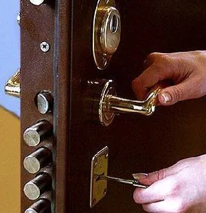фото Вскрытие дверных замков