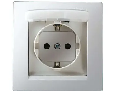 фото Розетка 1-м СП Simon15 с защ. крышкой защ. шторки с заземл. IP44 бел. Simon 1590450-030