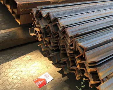 фото уголок металлический 32х32