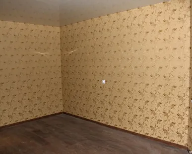 фото Поклейка рельефных обоев