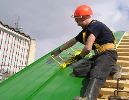 Фото №0 Демонтаж покрытия кровли из листовых материалов