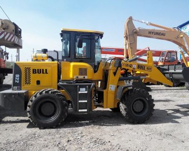 фото Фронтальный погрузчик BULL SL922