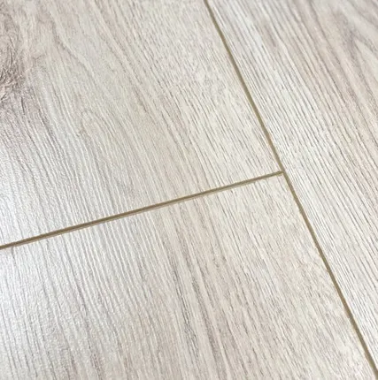 Фото №0 Ламинат HomeFloor Deluxe (1380/193/12 мм) Дуб Грасл 33 класс 1,332м2