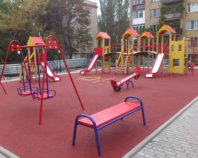 фото Бесшовное резиновое покрытие для детских площадок