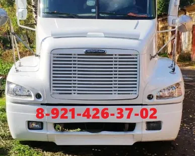 фото Ремонт капота американского грузовика FREIGHTLINER Columbia